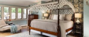 Canapy bed with lace top