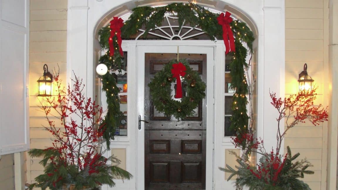 Front entryway of the Devonfield Inn decorated for the Christmas holidays